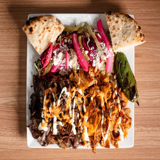 Mixed döner plate with pickles, sauces and grilled pepper